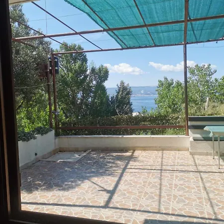 Prvi Red Do Mora Covic * Duće